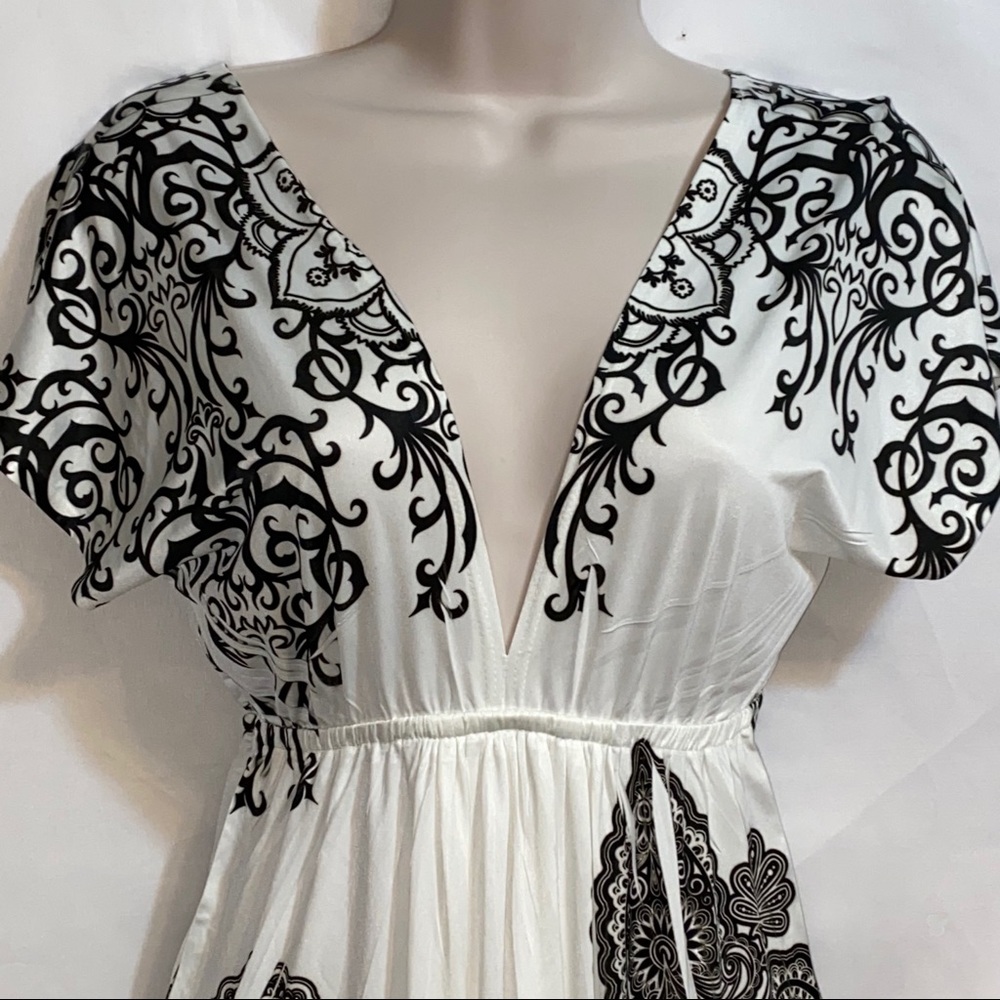 Love Culture NWT Bk/Wht A line dress. Size Small